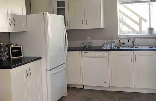 Courtenay House | Central Garden Suite *Clean and Spacious*