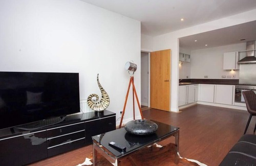City Centre Glasgow Apartment | Central Glasgow Flat with Juliet Balcony