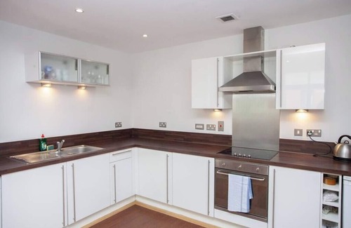 City Centre Glasgow Apartment | Central Glasgow Flat with Juliet Balcony