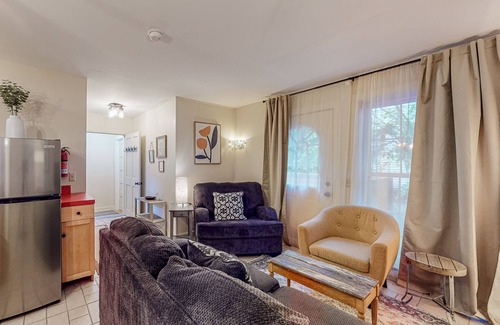 Bar Harbor Cottage | Central guest house with patio & washer/dryer - walk to ocean, shops & dining