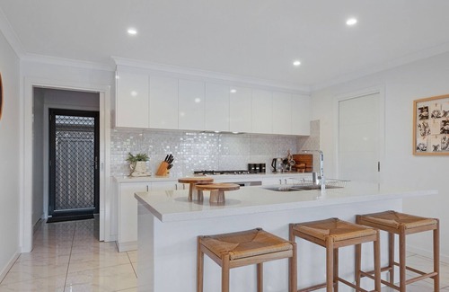 Yarrawonga House | Central Haven close to town with swimming pool