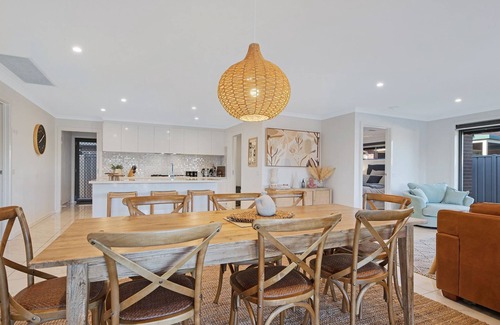 Yarrawonga House | Central Haven close to town with swimming pool