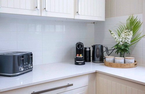 Milton House | Central Haven Milton 4BR Sleeps 10