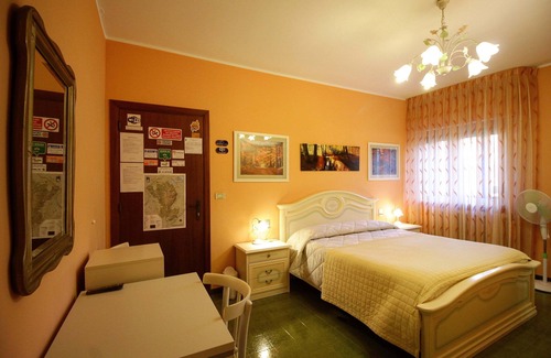 Pacentro Bed & Breakfast | Central historic mansion with castle view