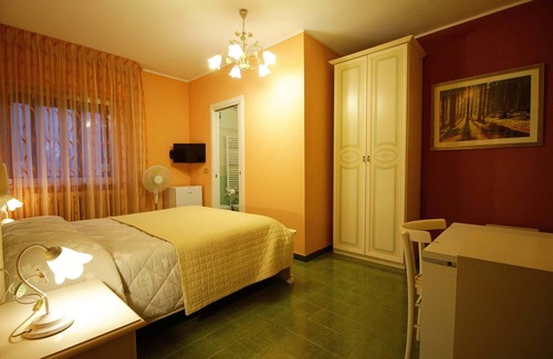 Pacentro Bed & Breakfast | Central historic mansion with castle view