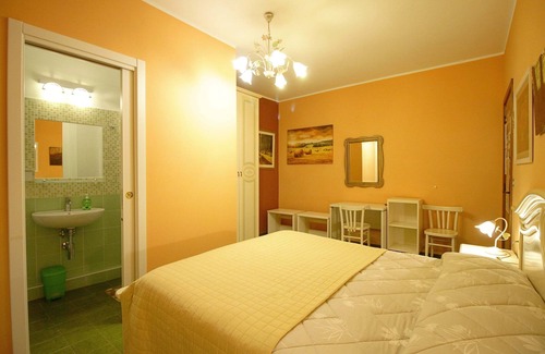 Pacentro Bed & Breakfast | Central historic mansion with castle view