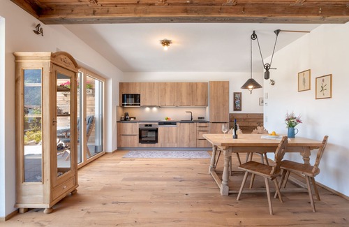 Fuegen Condo | Central holiday apartment with garden & sauna in Fügen, Zillertal
