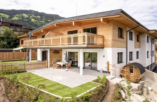 Fuegen Condo | Central holiday apartment with garden & sauna in Fügen, Zillertal