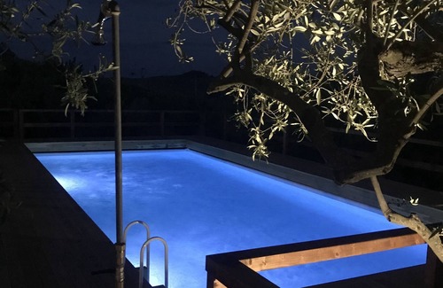 Alia House | Central holiday home with pool