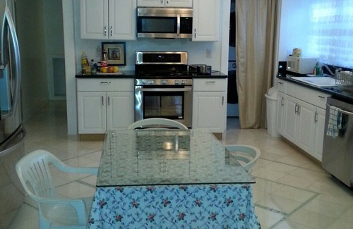 Mid City House | Central Home And Garden, A/C, Parking, WiFi