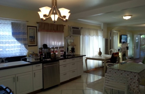 Mid City House | Central Home And Garden, A/C, Parking, WiFi