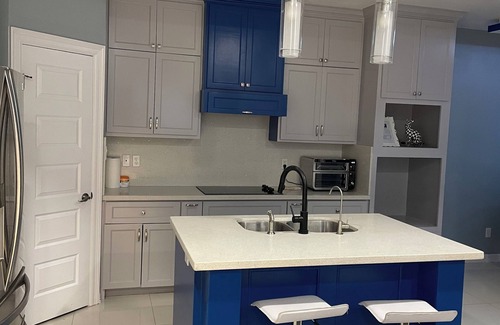 Alamo House | Central home and major stores restaurants and landmarks are within 5 minutes.