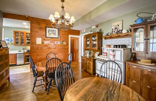 Treloar Bed & Breakfast | Central Hotel