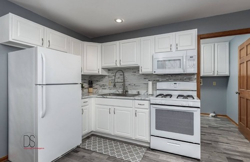 Graymont Villa | Central IL Peaceful Getaway - Pet Friendly!