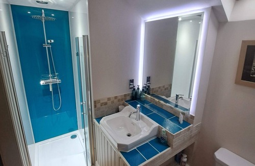 Ilkley Apartment | CENTRAL ILKLEY Most popular holiday cabin, wood fire, free parking, EV Charger