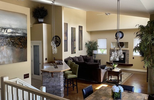 Redmond House | Central in Central Oregon!