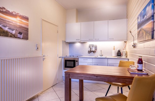 Domburg Apartment | Central in Domburg: nice and cozy holiday home with free parking space