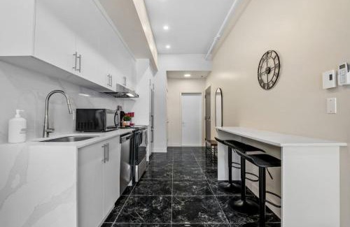 Gay Village Apartment | Central King Studio