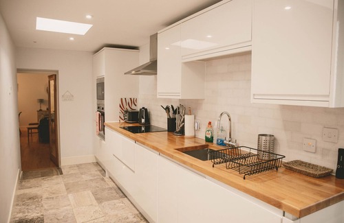 Kingsbridge Cottage | Central Kingsbridge 2 Bedroom Modern Dog Friendly Cottage