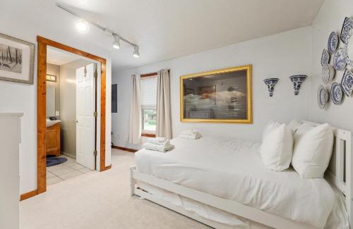 Central Lake House | Central Lake Cozy Retreat AC Boat Launch Fire Pit