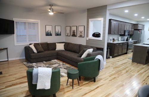 Central Lake House | Central Lake Escape -4Beds, Lake, Boat, Golf, Hike, Bike FUN! Booking now!