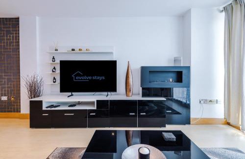 Leeds City Center Apartment | Central Leeds 2BR 2BA, Wi-Fi, Kitchen, Sleeps 5