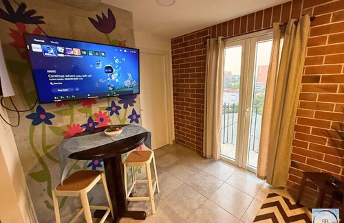 Zona 10 Apartment | Central Location, Secure, Vibrant Night Life!
