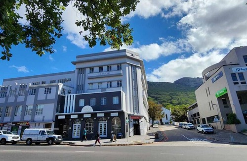 Paarl Apartment | Central located on the Main rd, fully equiped apartment.