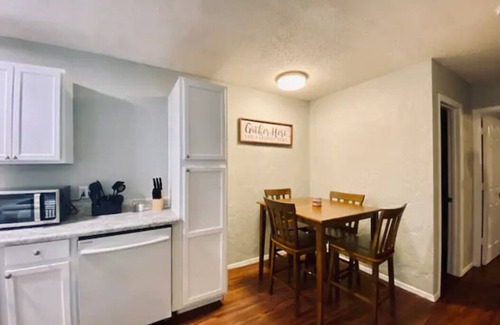 Central Arlington Apartment | Central Location!★ 2BR w/kitchen ★ExperiencedHosts