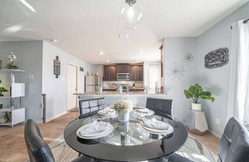 Medina Valley House | Central Location 3BR/2.5BA Near Lackland AFB, SeaWorld, Six Flags & Downtown