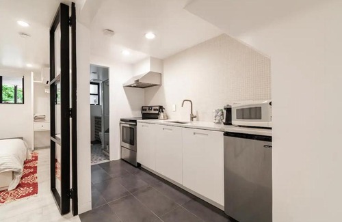 East Flatbush Apartment | Central Location Brooklyn Stay at Rem-Casa