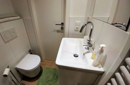 Lindenthal Apartment | Central location, facing the city park. Bright and cosy studio apartment.