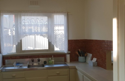 Deer Park House | CENTRAL LOCATION HERITAGE WHITE HOUSE
