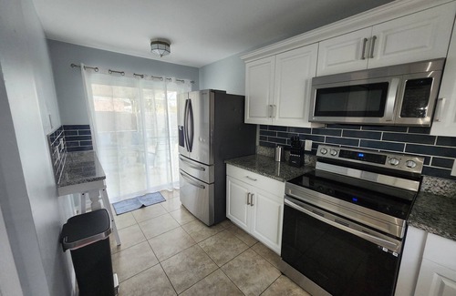 Indian Wells House | Central Location Lakeview Pool Villa near Disney