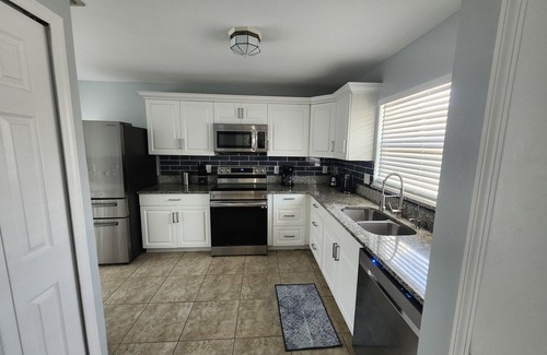 Indian Wells House | Central Location Lakeview Pool Villa near Disney