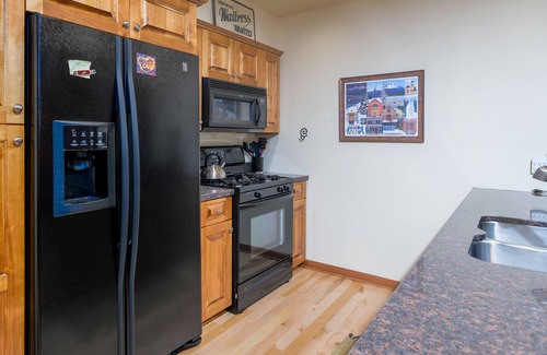 Rossland Condo | Central location, Lots of Space, Hot Tub