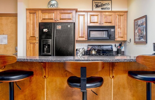 Rossland Condo | Central location, Lots of Space, Hot Tub