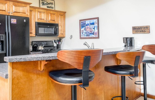 Rossland Condo | Central location, Lots of Space, Hot Tub