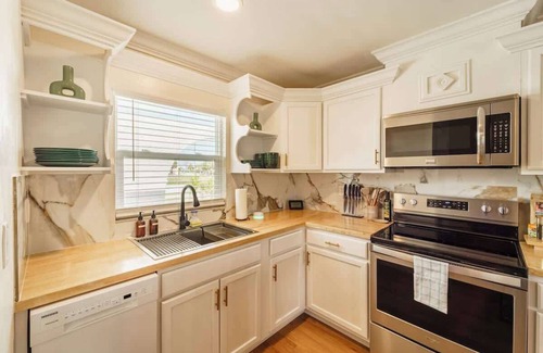 Harbour Heights House | Central Location Nearby I-75, Downtown & Airport