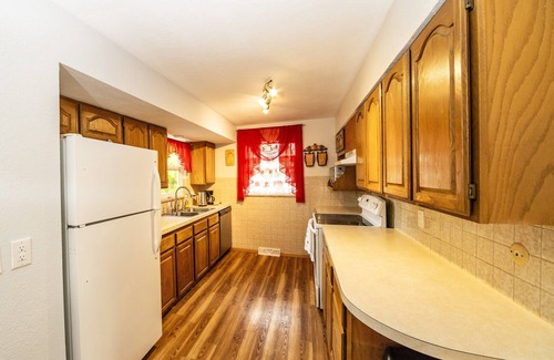 Lakewood House | Central Location, Quiet Family Home, Private Yard