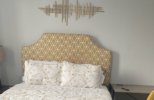 Vernon Apartment | Central location to Downtown Los Angeles