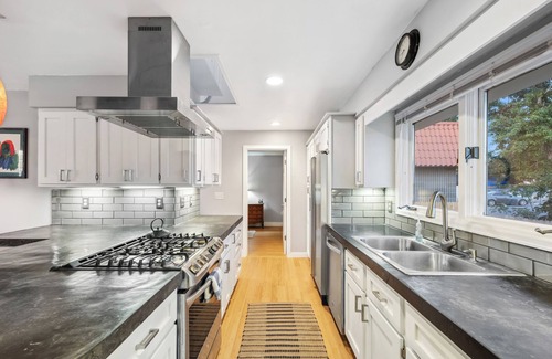 Pleasant View House | Central location
