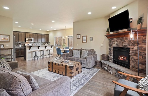 Southeast Bend House | Central Location w/Private Hot Tub, Fenced Yard, AC