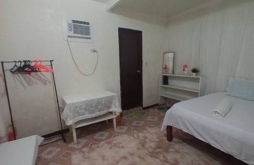 Catangnan House | Central locationStrong wifi +Spacious Ac room + 5 minutes walk to the beach