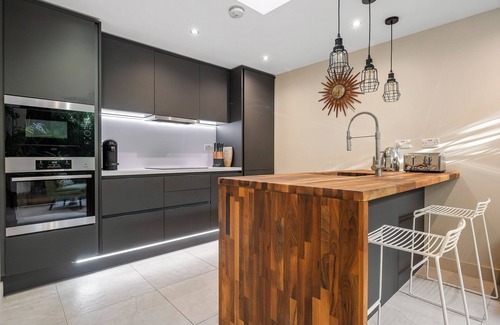 Tower Hill Apartment | Central London 3-bed Apt, Sleeps 6, 3 Mins to Tube