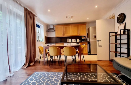 Holloway Apartment | Central London, spacious, modern with Kingsize Bed