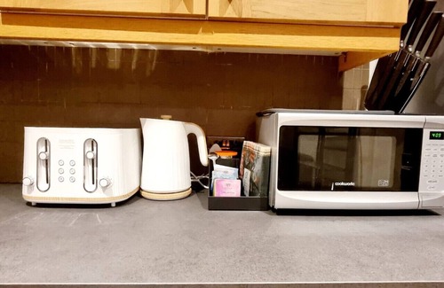 Holloway Apartment | Central London, spacious, modern with Kingsize Bed