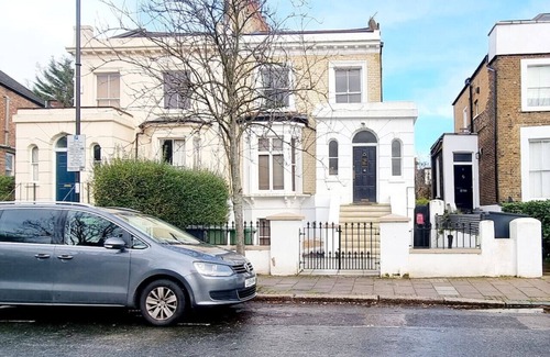 Holloway Apartment | Central London, spacious, modern with Kingsize Bed