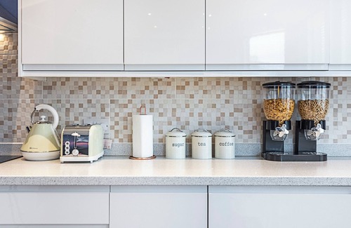 Brondesbury Apartment | Central London Gem: Contemporary 2BR/2BA