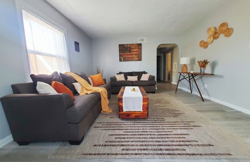 Southside House | Central Louisville Gem – King Size Bed